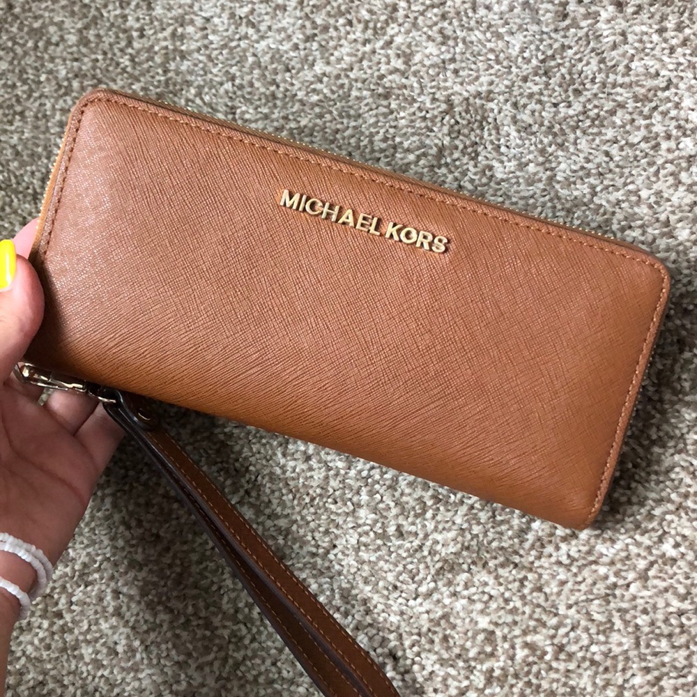 michaels kors wristlet